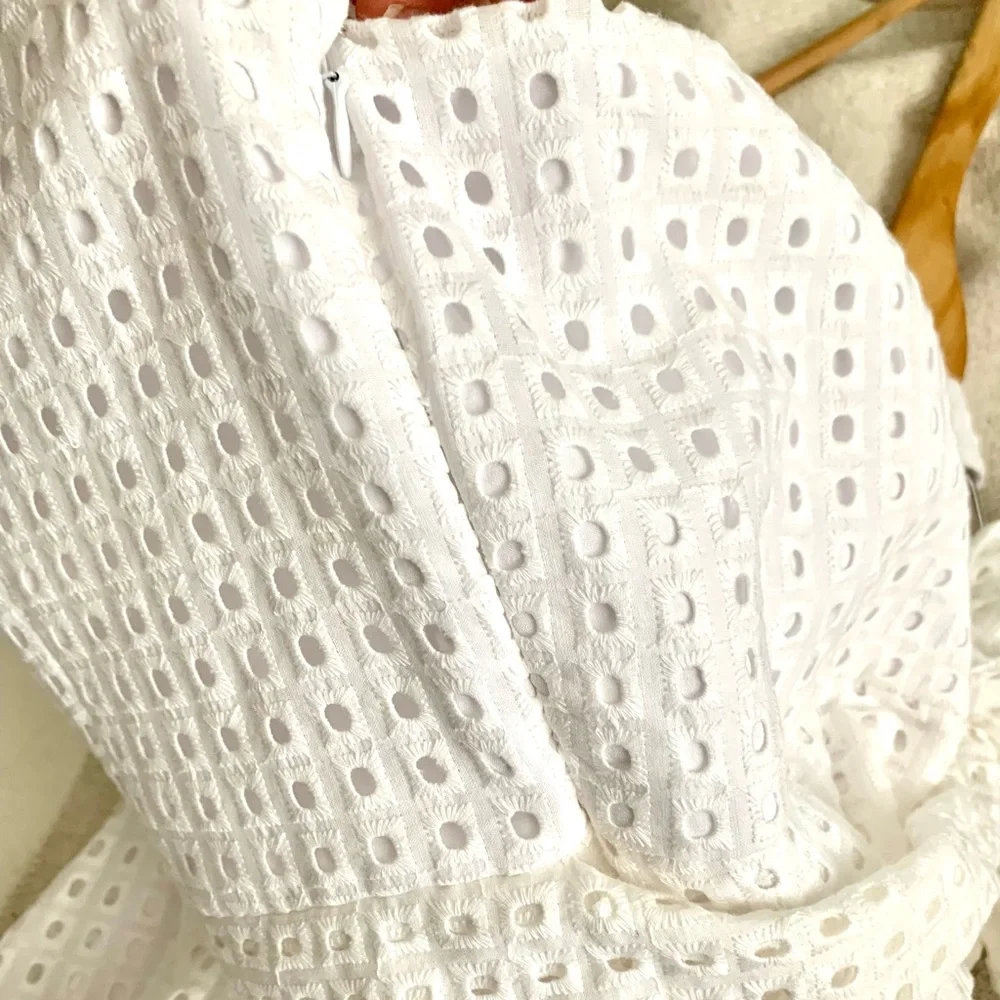 NICHOLAS beautiful broderie